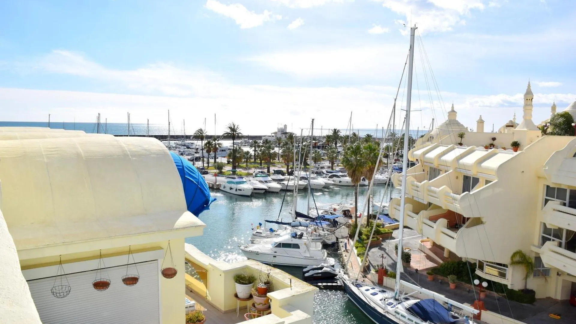 Cozy Corner 2 Bedroom Apartment On New Island Complex In Marina Harbour Benalmádena 0*,  Španělsko