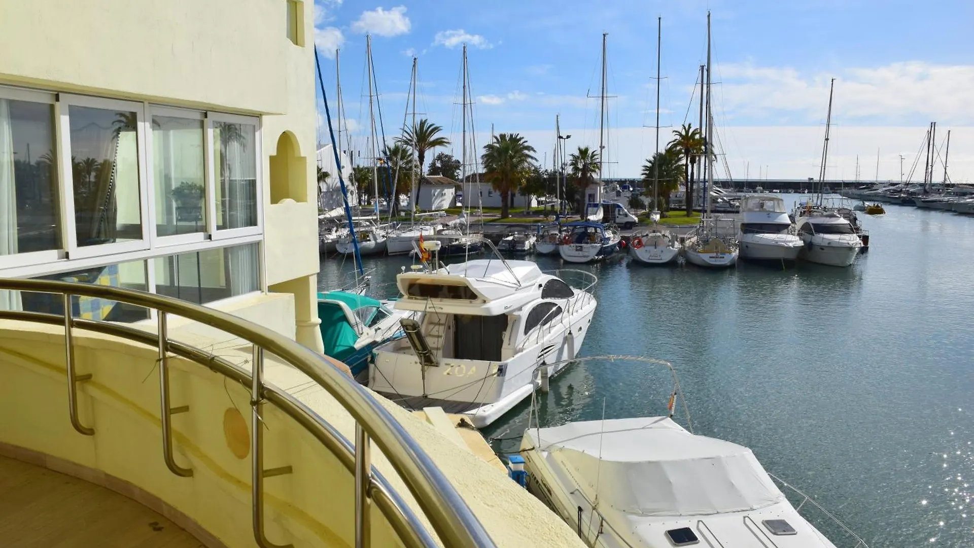 Cozy Corner 2 Bedroom Apartment On New Island Complex In Marina Harbour Benalmádena 0*,